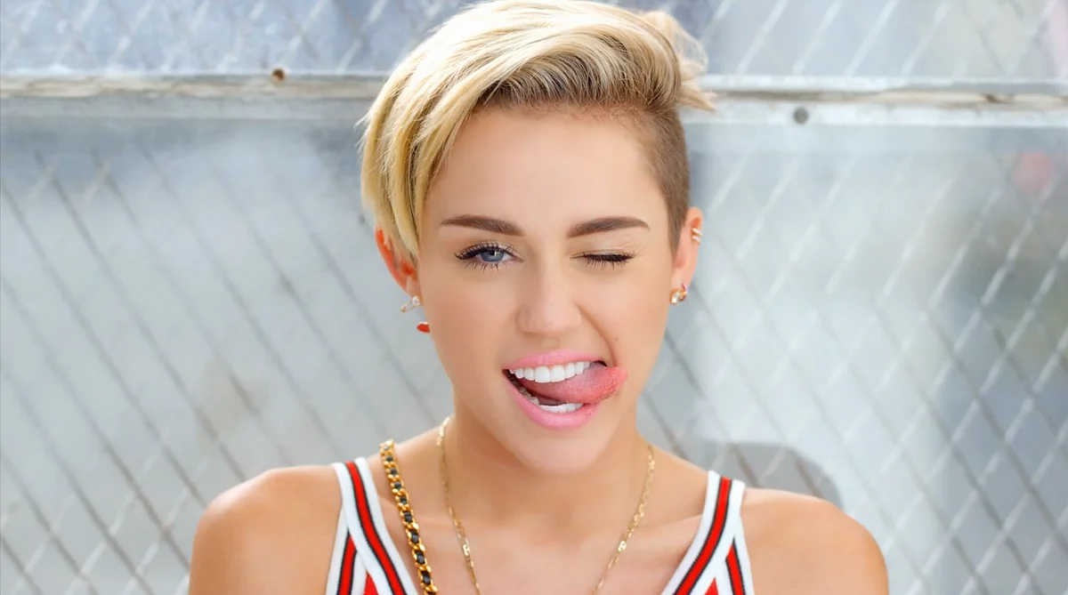 Miley Cyrus Cum Facial Miley Cyrus Cum Facial